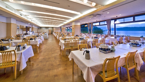 東館レストラン （昼）琵琶湖を一望